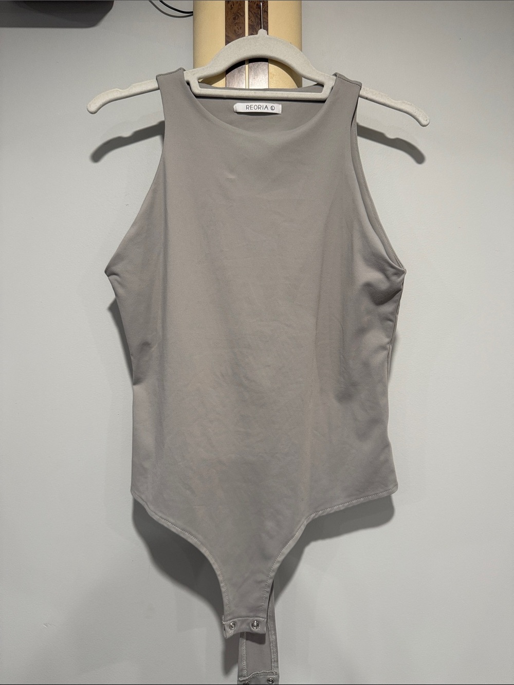 ReoRia Sleeveless High Neck Bodysuit in Light Gray